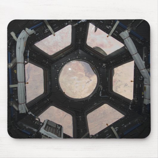 窓から見えるサハラ砂漠 マウスパッド (正面)