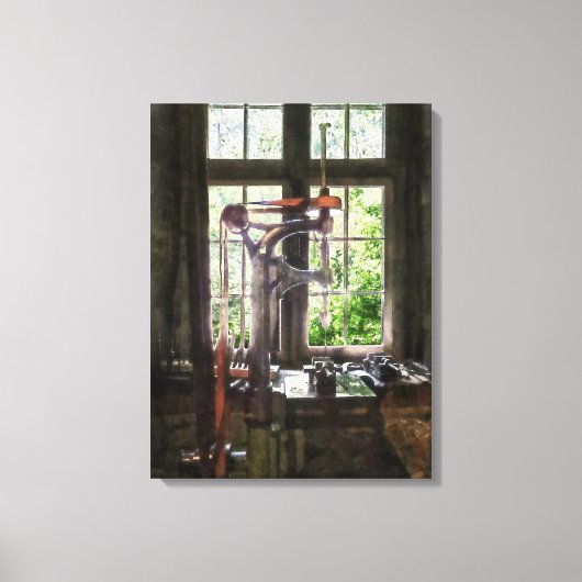 窓でドリルを押す キャンバスプリント (正面)