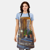 窓にゼラニウムの花が咲いている エプロン (着用した状態)