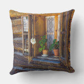 窓にゼラニウムの花が咲いている クッション (裏面)