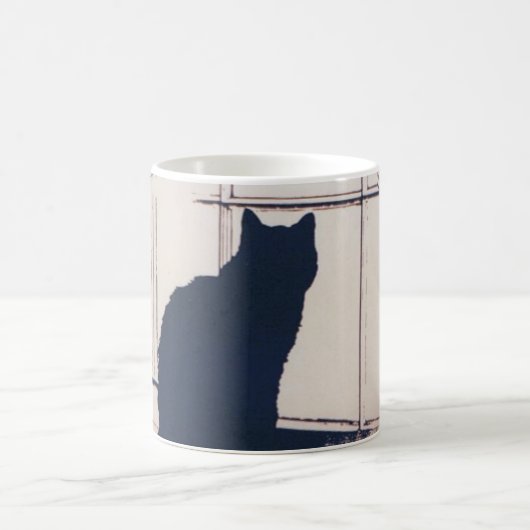 窓に黒猫のマグカップ コーヒーマグカップ (中央)