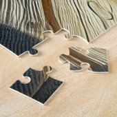 窓のそばのテーブルに横たわるジンジャーキャット ジグソーパズル (側面)