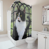 窓のオリジナル動物絵画アートに登場するタキシード猫 シャワーカーテン (インサイチュ)