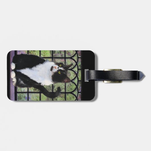 窓のオリジナル動物絵画アートに登場するタキシード猫 ラゲッジタグ (裏面横)