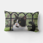 窓のオリジナル動物絵画アートに登場するタキシード猫 ランバークッション (裏面)