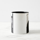 窓のマグの猫 ツートーンマグカップ (中央)