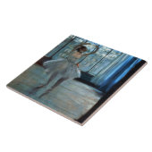 窓の前のエドガー・ドガ|のダンサー タイル (側面)