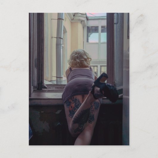 窓の女の子    ポストカード (正面)