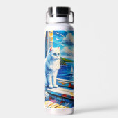 窓の白い猫の窓枠を見て海 ウォーターボトル (背面)