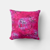 窓のViva Magenta 2023少女 クッション (正面)