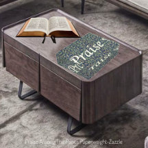 窓ガラスの間の賞賛