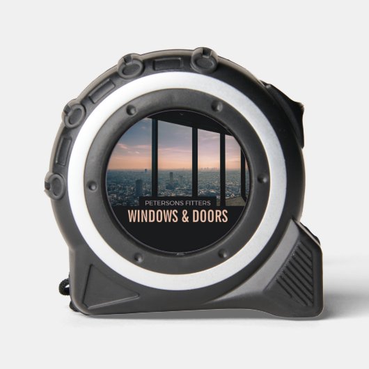 窓シーン、窓とドアのフィッター会社 メジャー (正面)