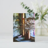 窓枠に乾燥した花 ポストカード (スタンド正面)