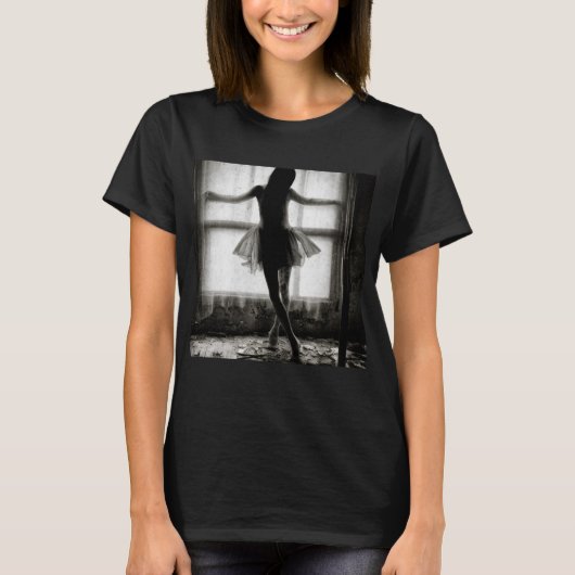 窓辺の踊る影 Tシャツ (正面)