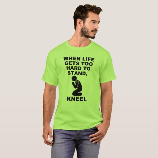 立つのが辛い時はひざまずく キリスト教 Tシャツ (正面フル)