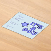 立体的な青い星の付いた「It's A Boy」 アクリル招待状 (レイダウン)
