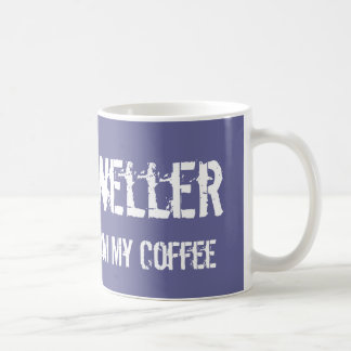 立方体の住人: 私のコーヒーから遠くになステップ コーヒーマグカップ