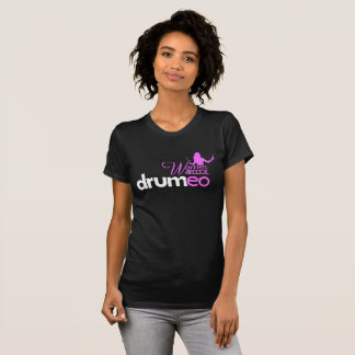 端のワイシャツ-ピンクのDrumeoの女性 Tシャツ