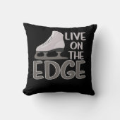 端の氷のフィギュアスケートのスケート選手に住んで下さい クッション (正面)