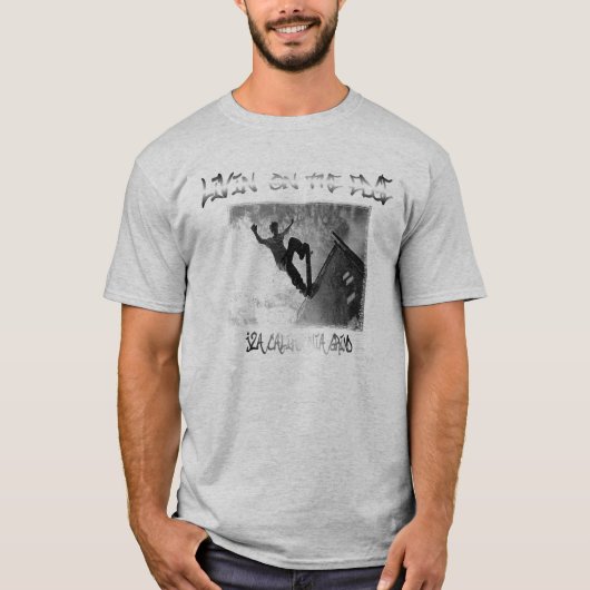 端のLivin Tシャツ (正面)