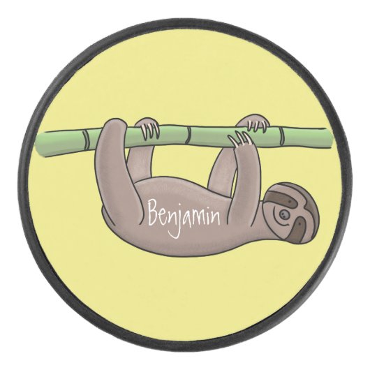 竹の漫画の上の可愛い笑顔のナマケモノイラストレーション アイスホッケーパック (正面)