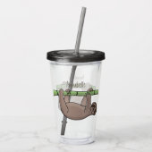 竹の漫画の上の可愛い笑顔のナマケモノイラストレーション アクリルタンブラー (裏面)