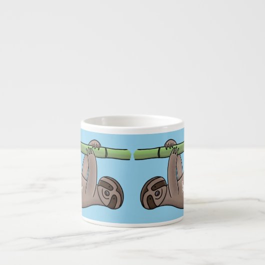 竹の漫画の上の可愛い笑顔のナマケモノイラストレーション エスプレッソカップ (正面)