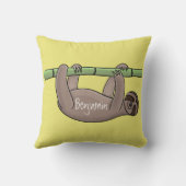 竹の漫画の上の可愛い笑顔のナマケモノイラストレーション クッション (裏面)