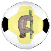 竹の漫画の上の可愛い笑顔のナマケモノイラストレーション サッカーボール (回転)