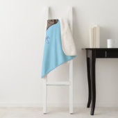 竹の漫画の上の可愛い笑顔のナマケモノイラストレーション シェルパブランケット (インサイチュ)