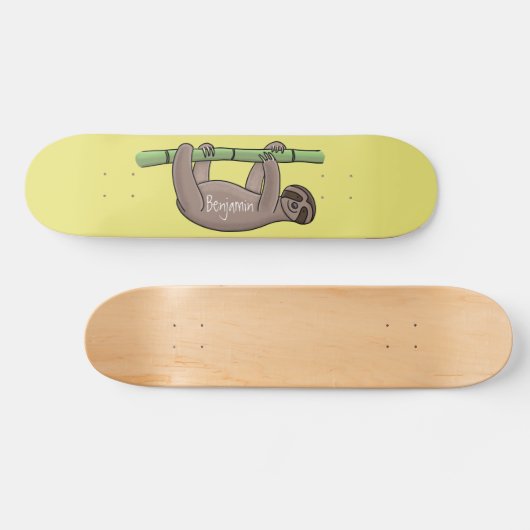 竹の漫画の上の可愛い笑顔のナマケモノイラストレーション スケートボード (横)