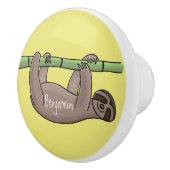 竹の漫画の上の可愛い笑顔のナマケモノイラストレーション セラミックノブ (右)