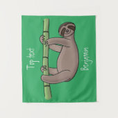 竹の漫画の上の可愛い笑顔のナマケモノイラストレーション タペストリー (正面)