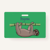 竹の漫画の上の可愛い笑顔のナマケモノイラストレーション バッジ (正面)