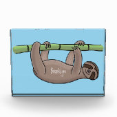 竹の漫画の上の可愛い笑顔のナマケモノイラストレーション フォトブロック (正面)