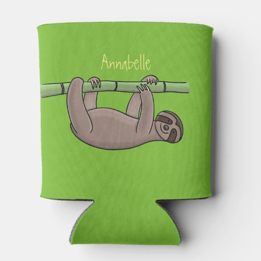 竹の漫画の上の可愛い笑顔のナマケモノイラストレーション 缶クーラー (裏面)