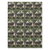 竹よくはしゃぐの森の中のベビーのパンダ テーブルクロス (正面)