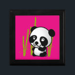 竹林の中にかわいい白黒のパンダ ギフトボックス<br><div class="desc">白と黒のパンダの可愛らしいイラストレーションは、小さな木立の緑の竹茎の間に座って、幸せそうな、愛しフレンドリーい。暗い赤紫色ピンクの背景。</div>