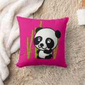 竹林の中にかわいい白黒パンダ。 クッション (ブランケット)