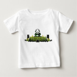 竹祭りのステージでパフォーマンスするDJパンダ ベビーTシャツ