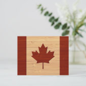 竹製の外観と彫刻されたヴィンテージカナダ国旗 ポストカード (スタンド正面)