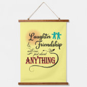 笑いと友情の壁のタペストリー 吊り下げ型タペストリー (正面)
