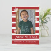 笑いながらクリスマスを楽しむ フォトクリスマスカード 招待状 (スタンド正面)