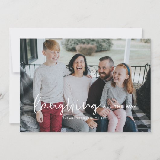 笑いながらクリスマスを楽しむ ホリデーカード 招待状 (正面)