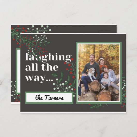 笑いながら写真のクリスマスの葉を撮る ポストカード (正面/裏面)