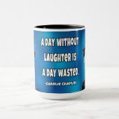 "笑い声のない日日によって無駄にされる"はマグです マグカップ (中央)