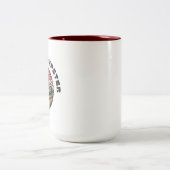 笑い楽しむながらコーヒーを飲む男性 ツートーンマグカップ (中央)