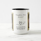 笑い、愛、永遠にカップルのバレンタイン写真B&W マグカップ (中央)