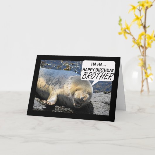 笑うアザラシの子が付いている兄弟のバースデー・カード カード (黄色い花)