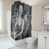 笑う女スタイリッシュの子：白黒写真 シャワーカーテン (インサイチュ)